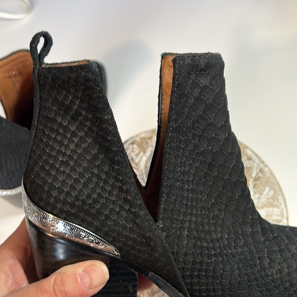 JEFFREY CAMPBELL BLACK SNAKESKIN DESIGN BOOTIES SIZE 6 - Picture 7 of 12